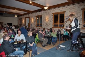 Attentive Fans: Liz Longley performing at Seven Steps Up. (Photo/Kevin Reedy Photography)